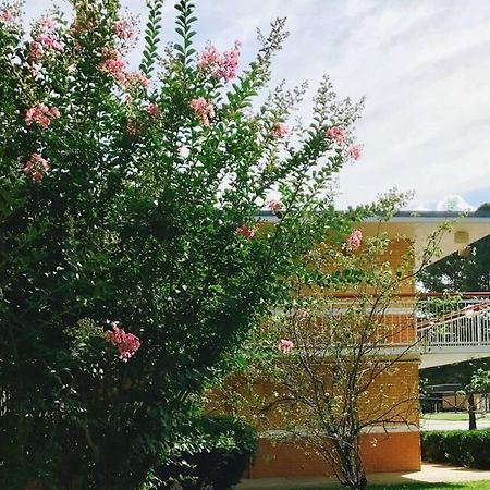 Milan Inn & Suites Exterior photo