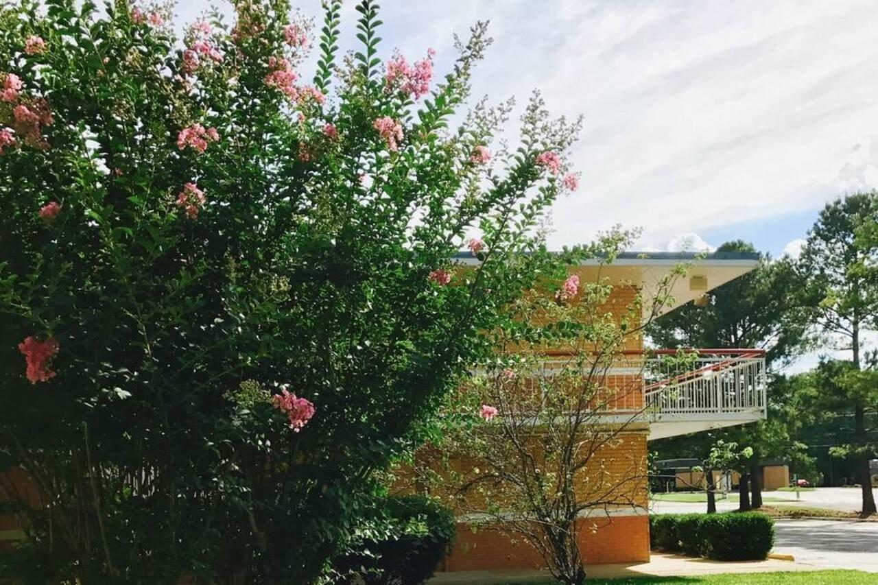 Milan Inn & Suites Exterior photo