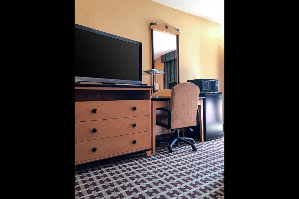 Milan Inn & Suites Room photo